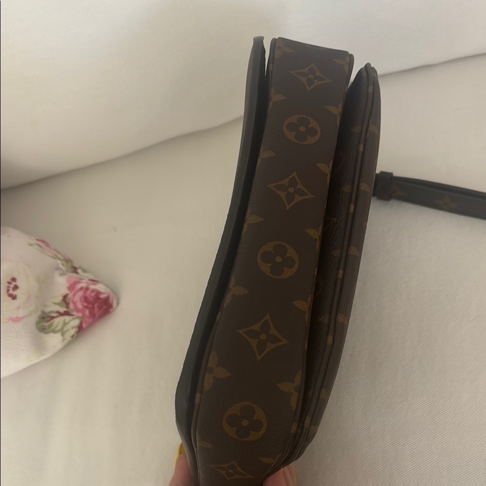 Louis Vuitton Monogram Pochette Métis - Picture 4 of 15